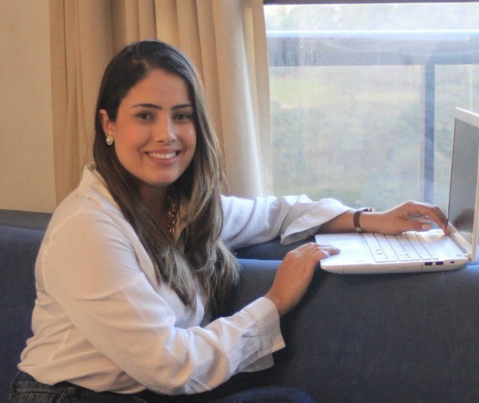 Valéria Assunção em atendimento on-line